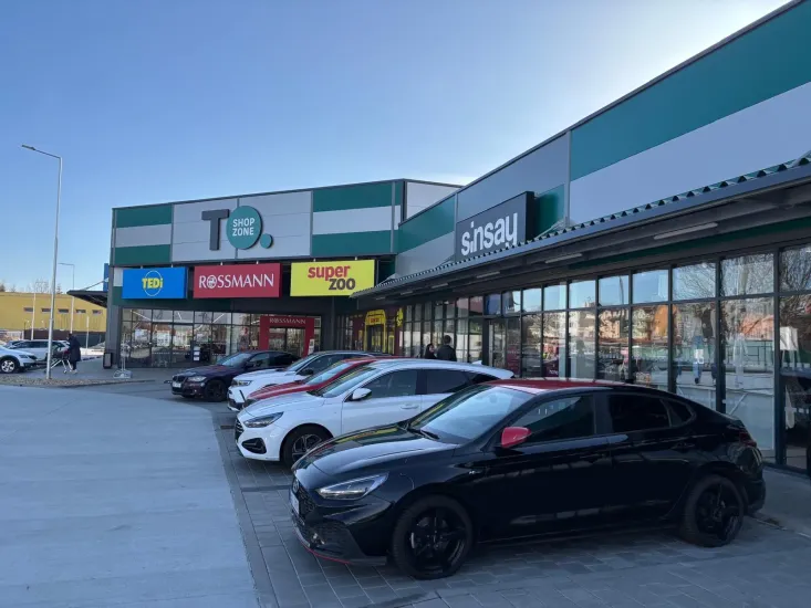 Obchodní galerie Tovární Shop Zone v Holešově